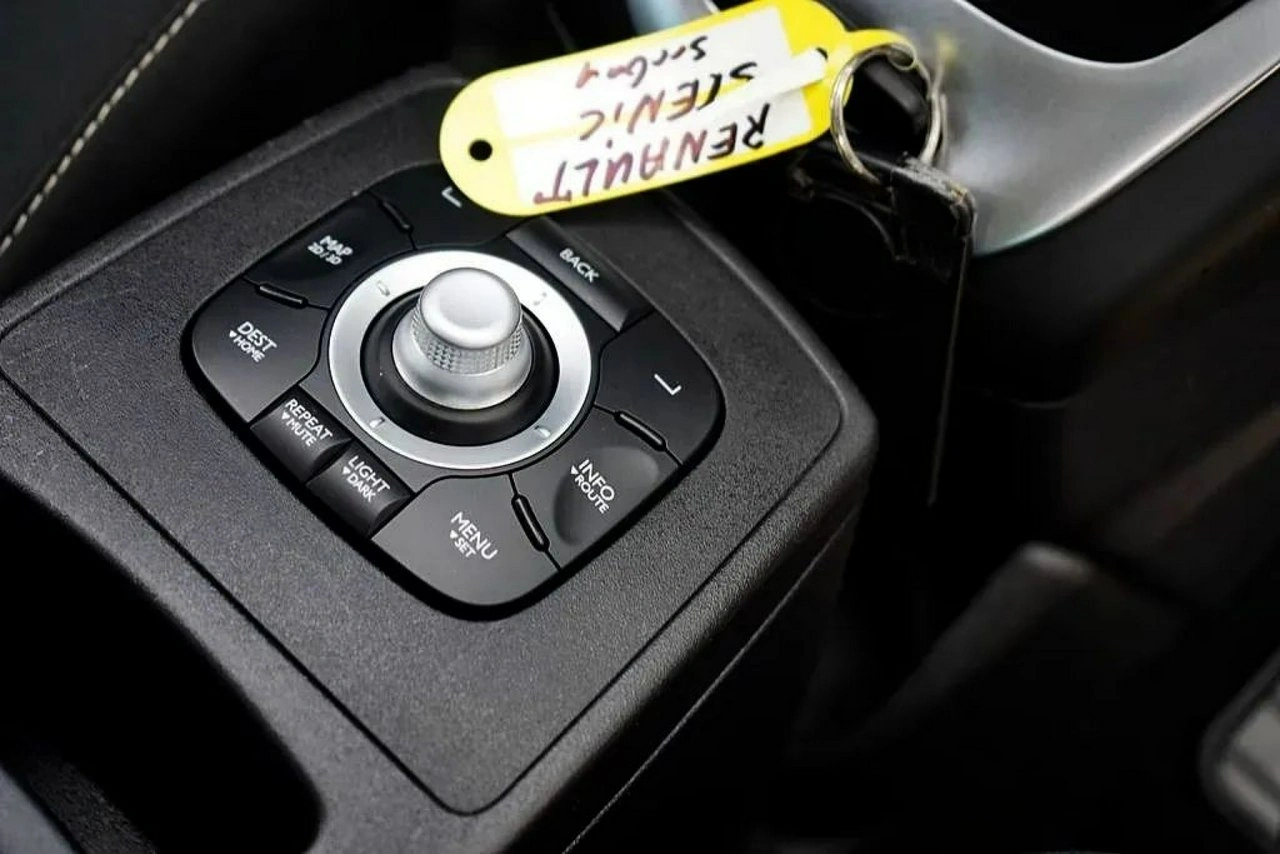 Renault Scenic - Zdjęcie 28