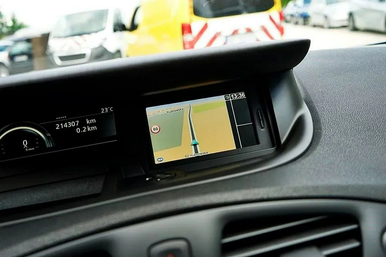 Renault Scenic - Zdjęcie 30