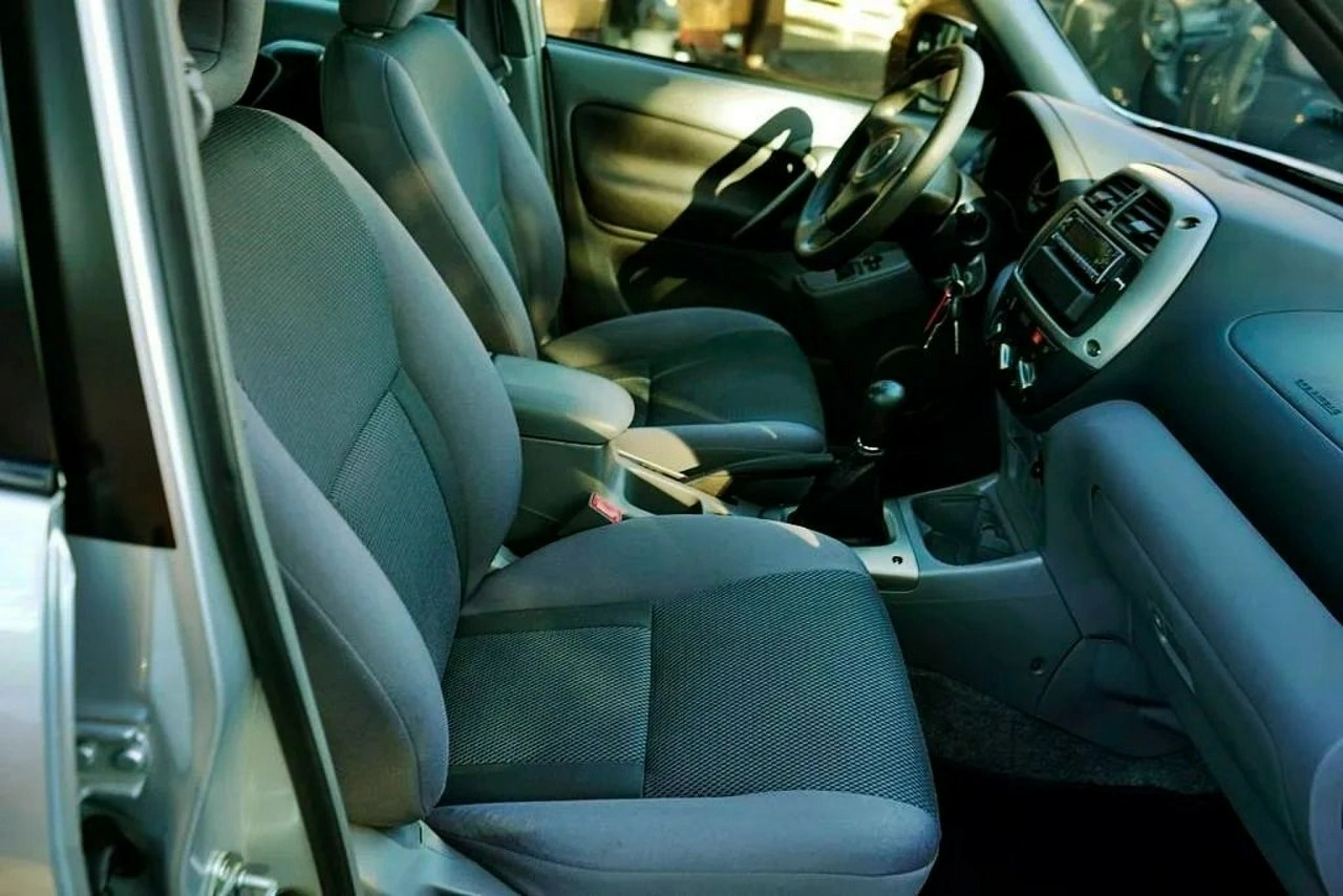 Toyota RAV-4 - Zdjęcie 13