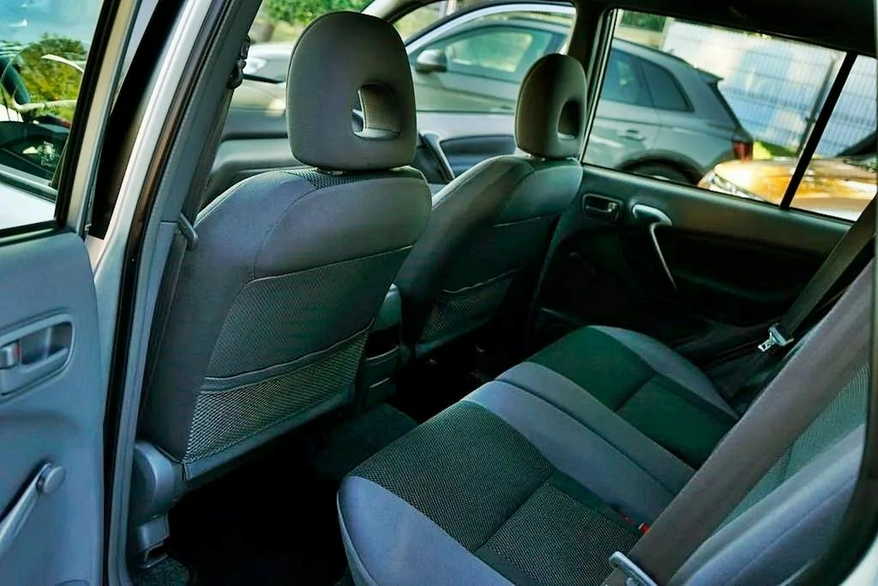 Toyota RAV-4 - Zdjęcie 14