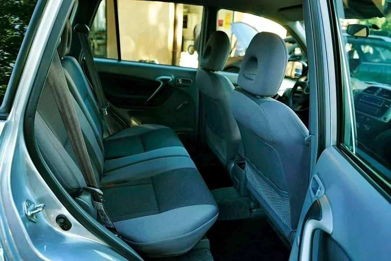 Toyota RAV-4 - Zdjęcie 15