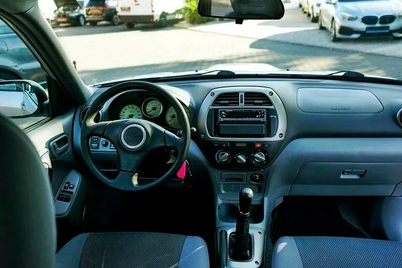 Toyota RAV-4 - Zdjęcie 18