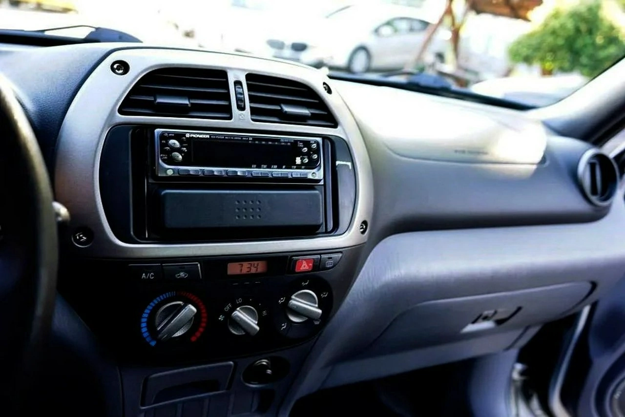 Toyota RAV-4 - Zdjęcie 20