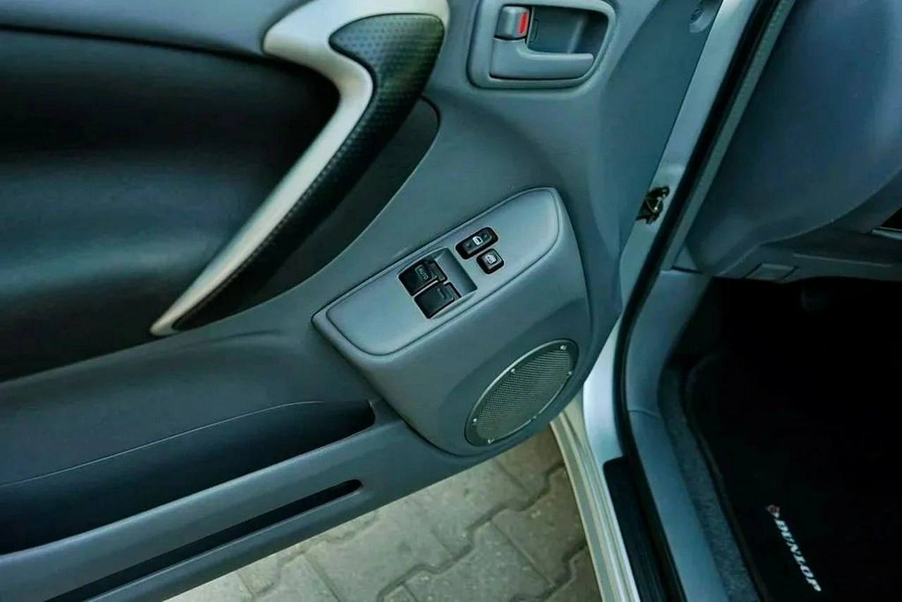 Toyota RAV-4 - Zdjęcie 9