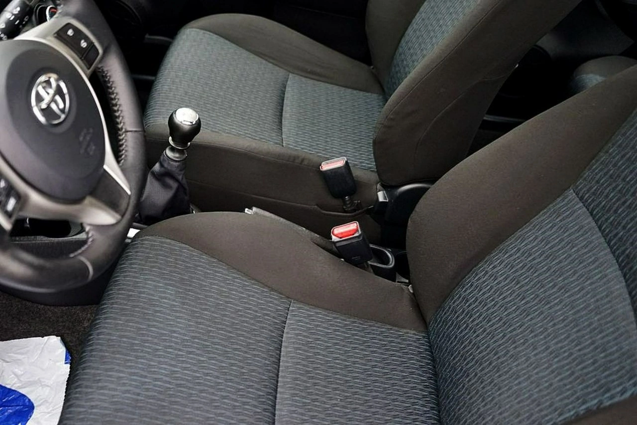 Toyota Yaris - Zdjęcie 11