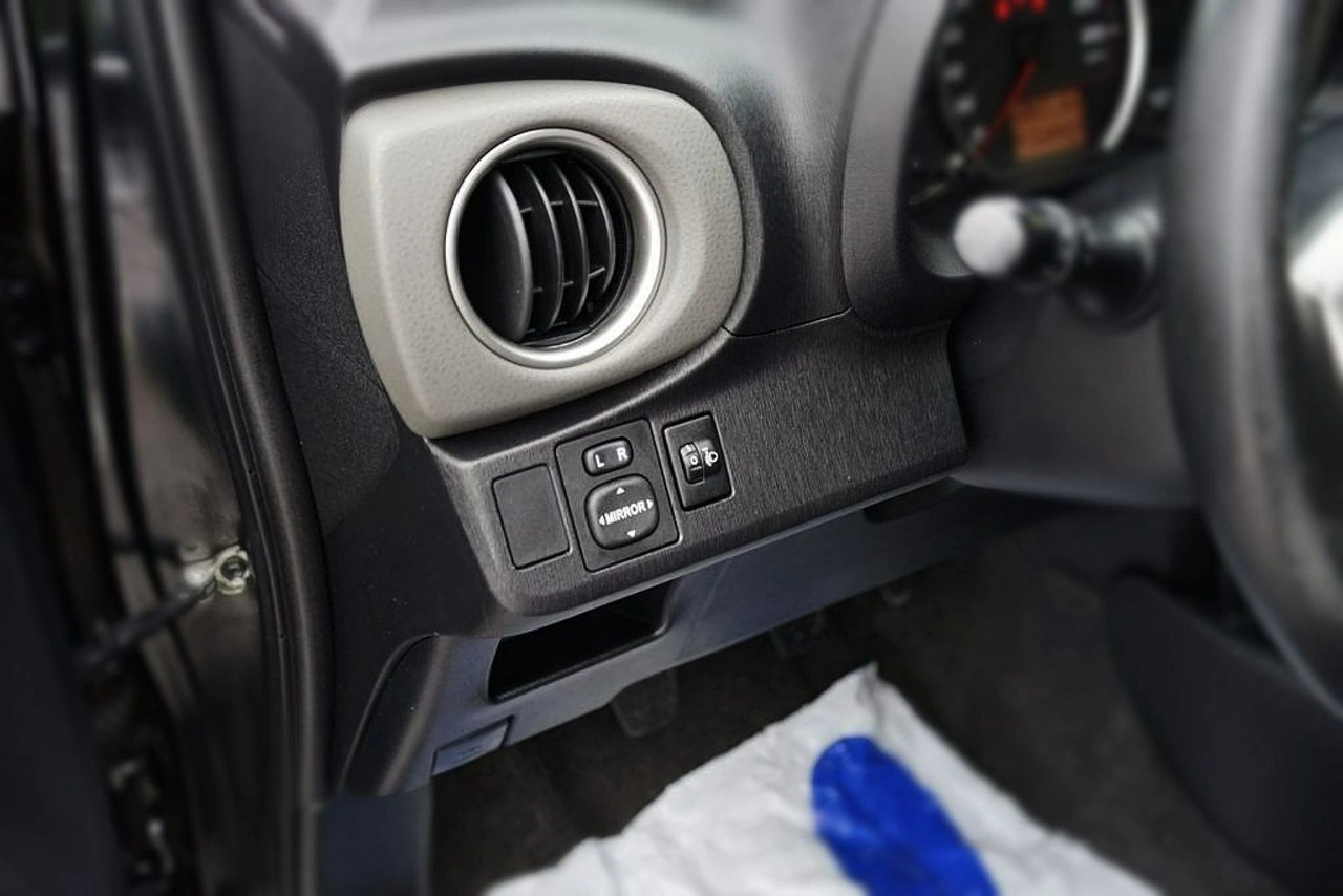Toyota Yaris - Zdjęcie 15