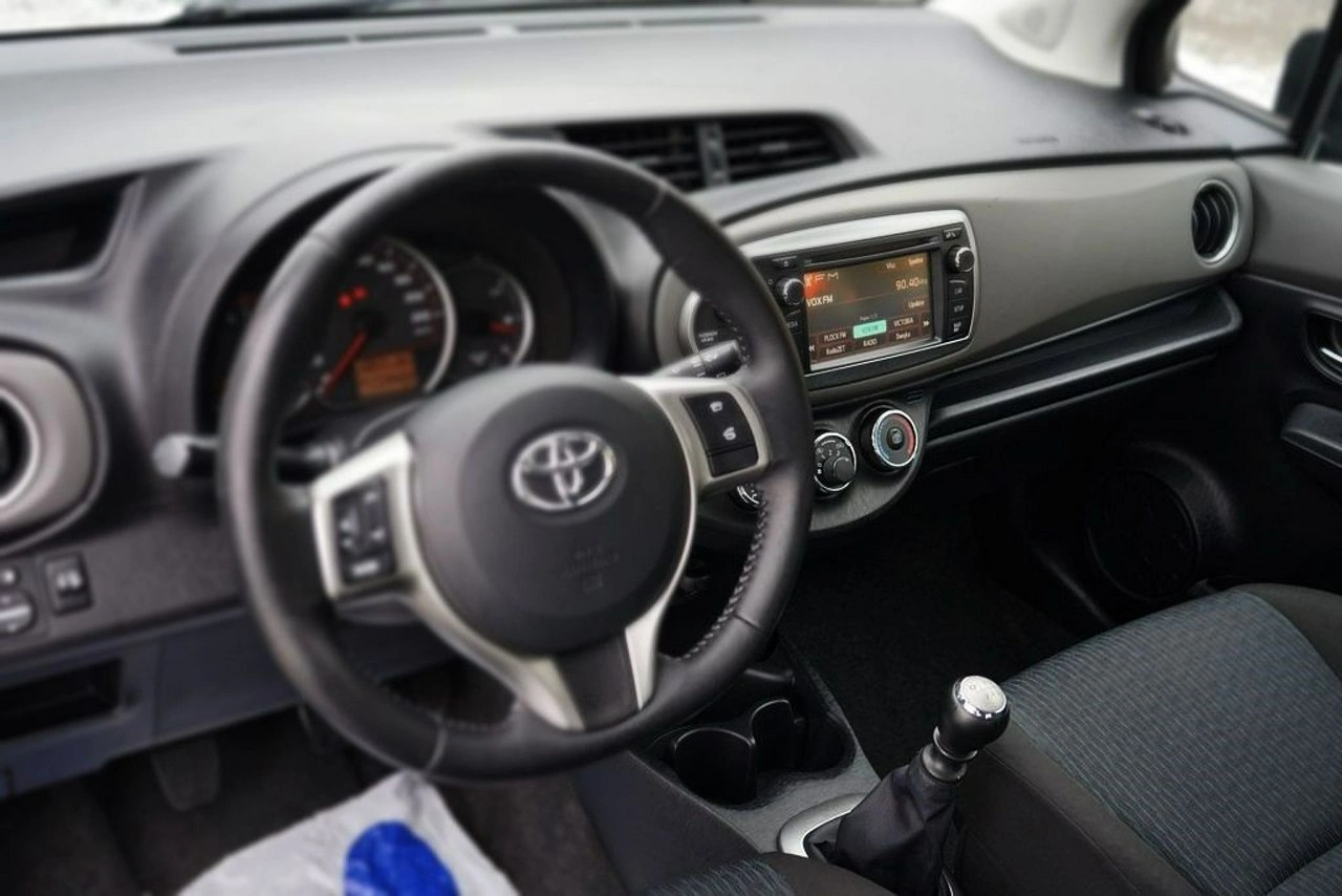 Toyota Yaris - Zdjęcie 16