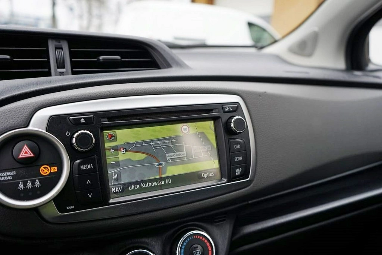 Toyota Yaris - Zdjęcie 17