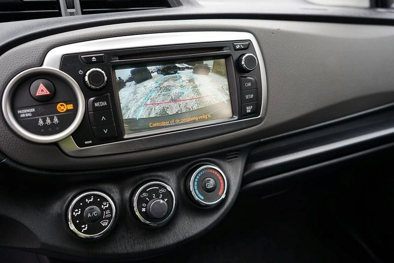 Toyota Yaris - Zdjęcie 18