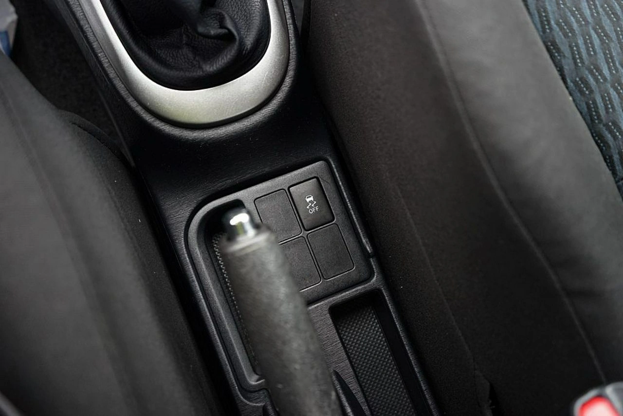 Toyota Yaris - Zdjęcie 19