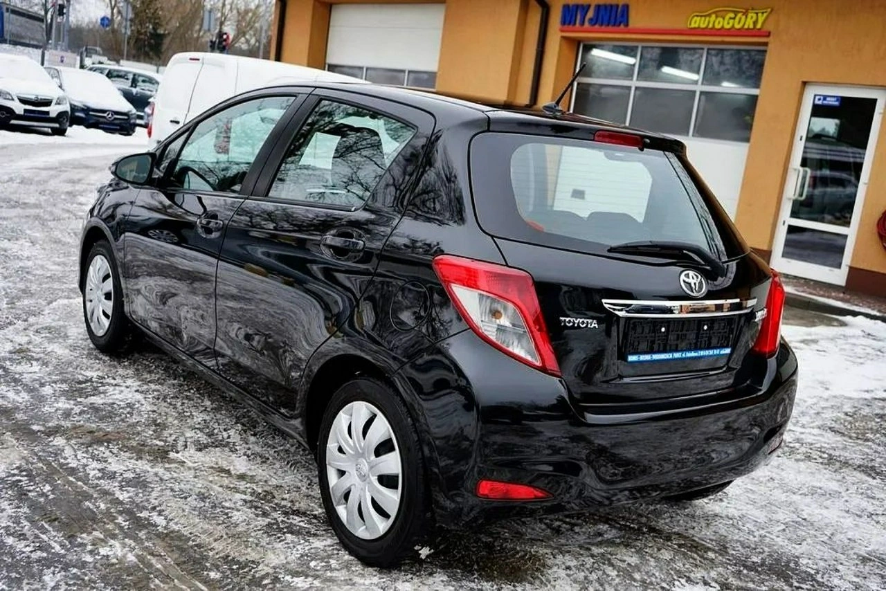 Toyota Yaris - Zdjęcie 4