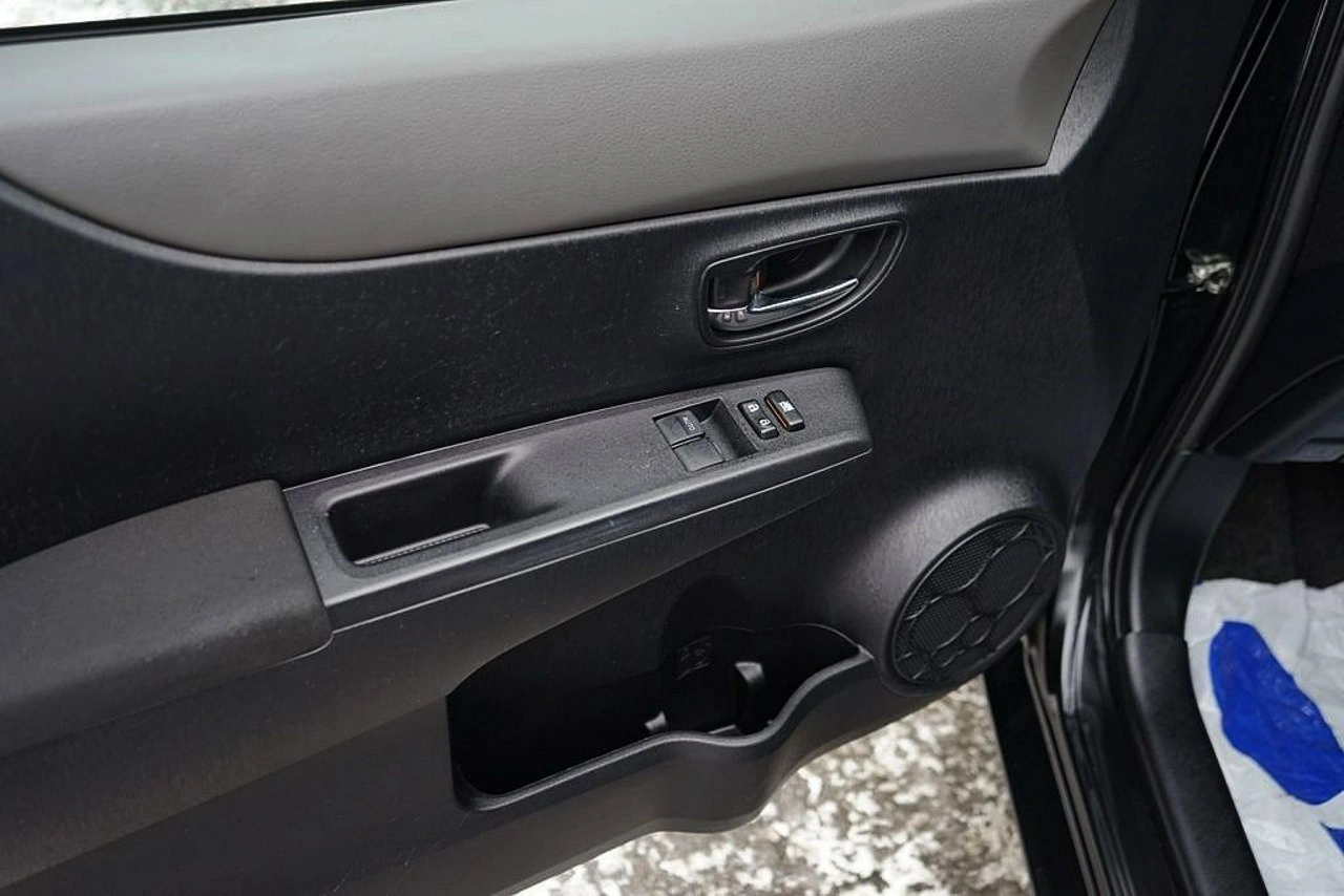 Toyota Yaris - Zdjęcie 8