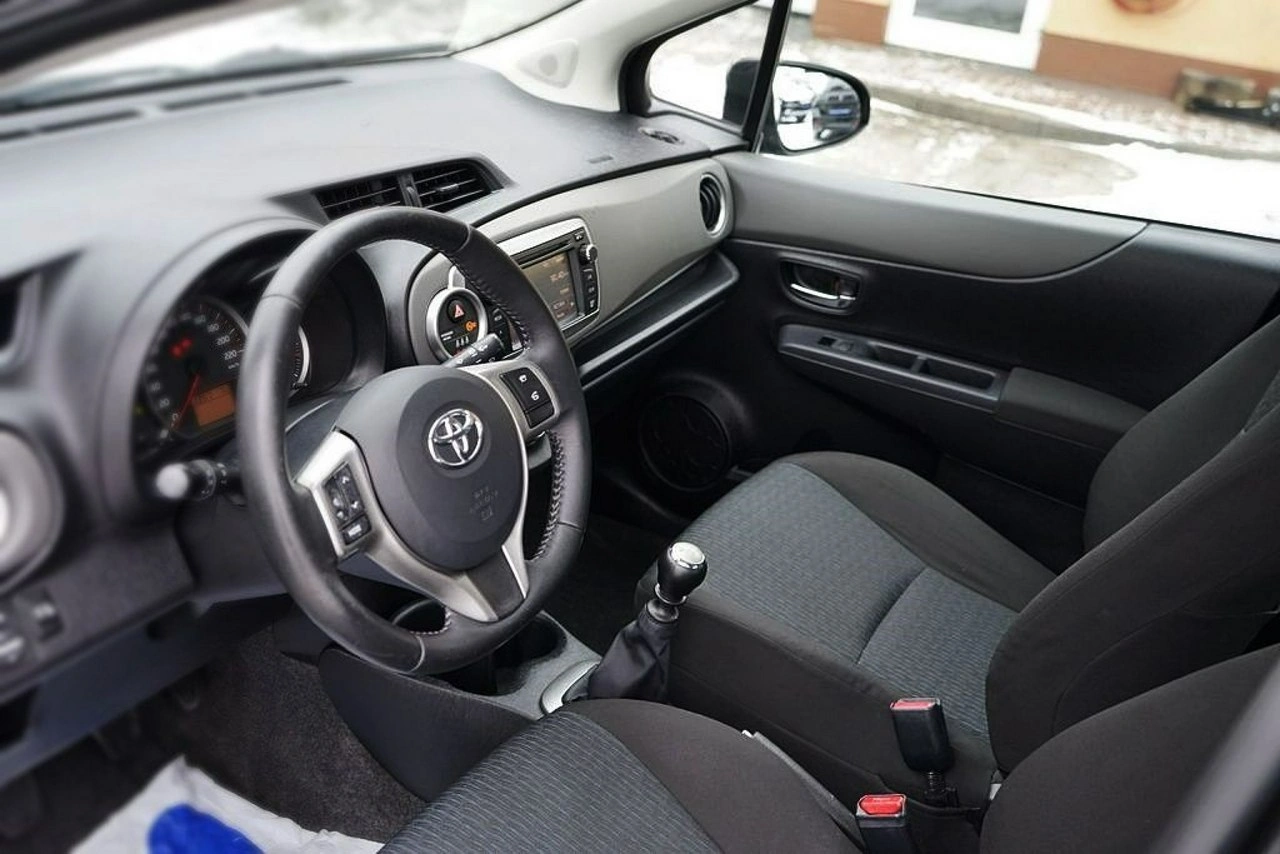 Toyota Yaris - Zdjęcie 9