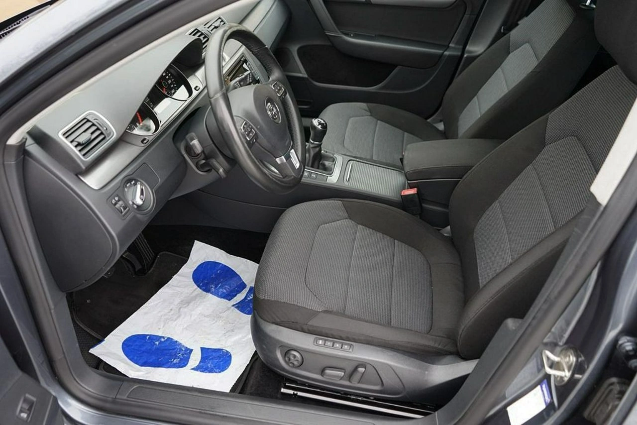 Volkswagen Passat - Zdjęcie 16