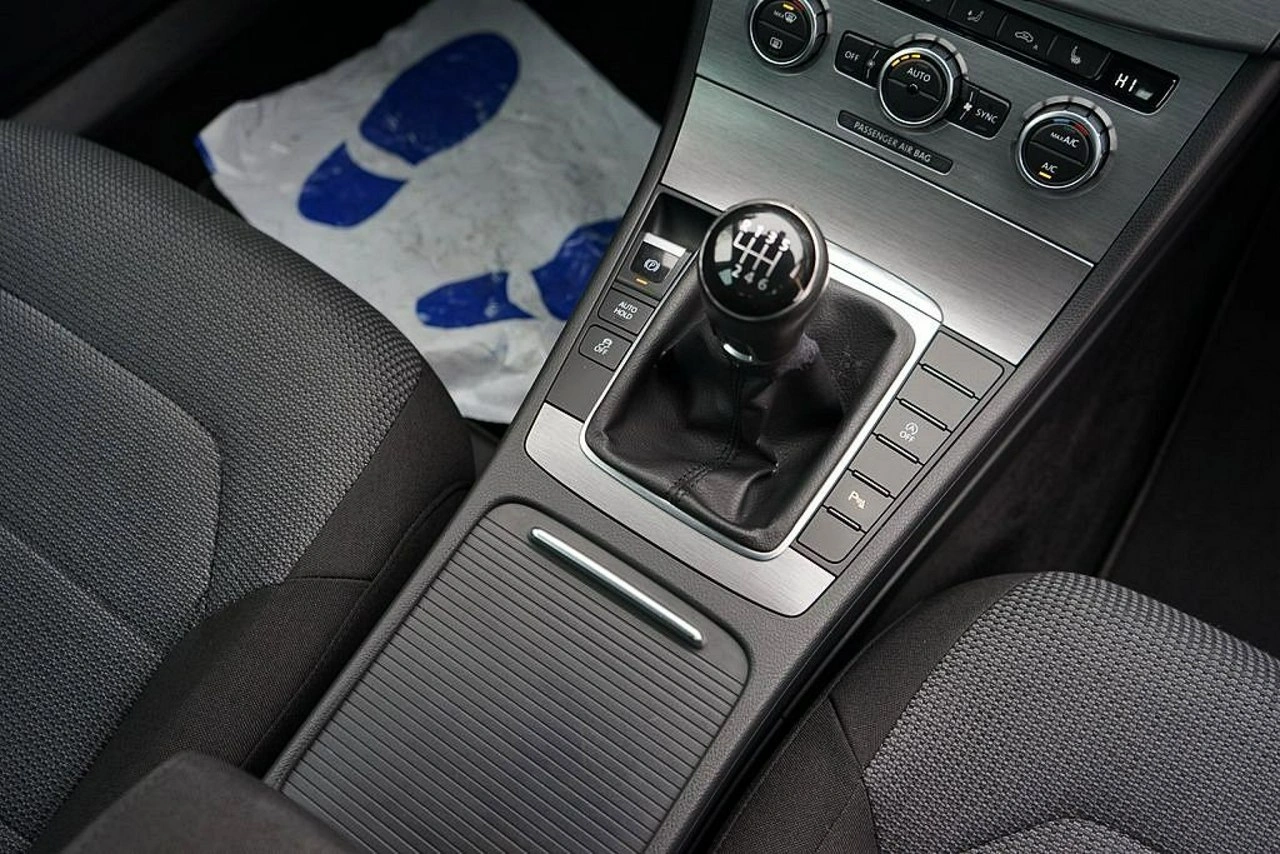 Volkswagen Passat - Zdjęcie 28