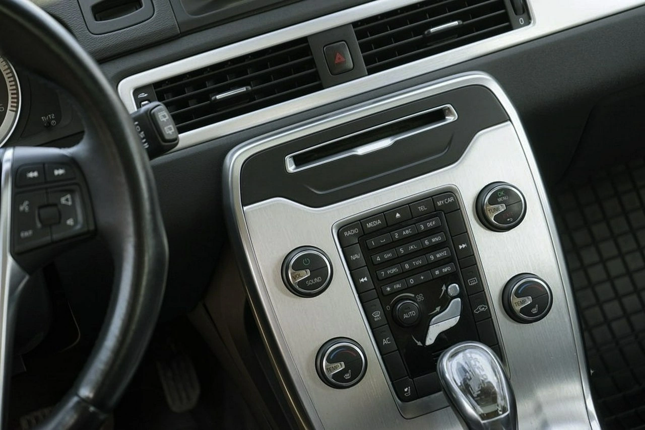 Volvo V70 - Zdjęcie 28