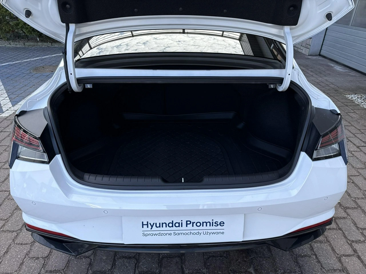 Hyundai Elantra - Zdjęcie 9