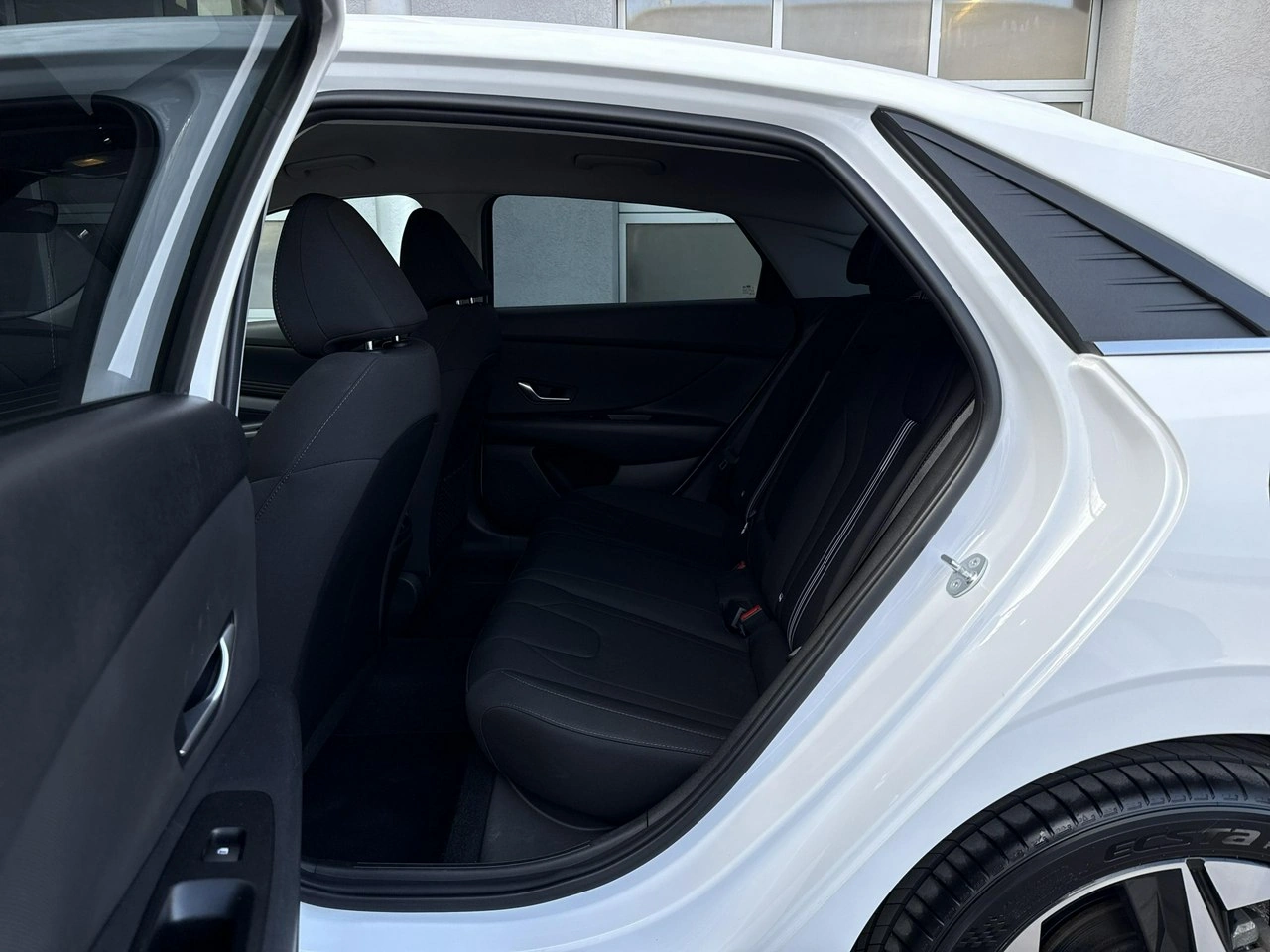 Hyundai Elantra - Zdjęcie 11