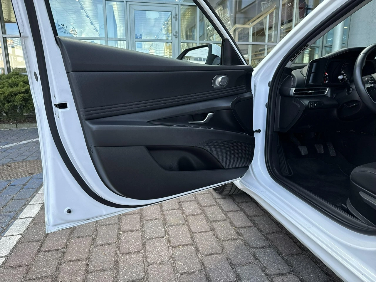 Hyundai Elantra - Zdjęcie 12