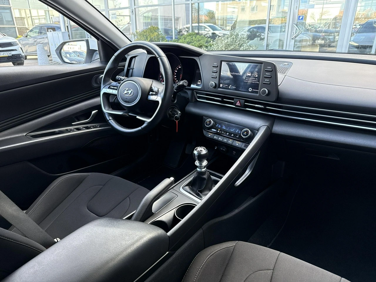 Hyundai Elantra - Zdjęcie 15