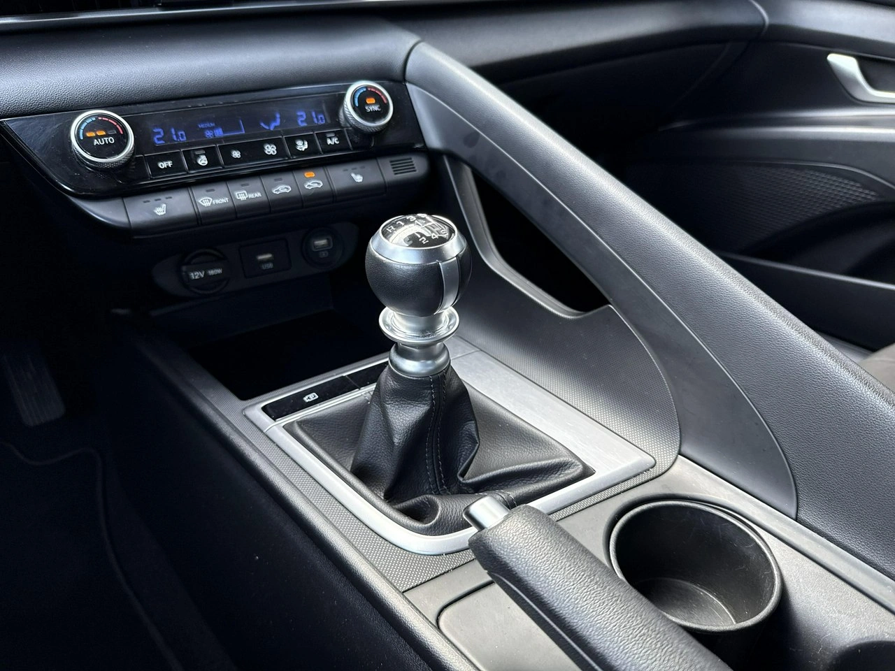 Hyundai Elantra - Zdjęcie 19