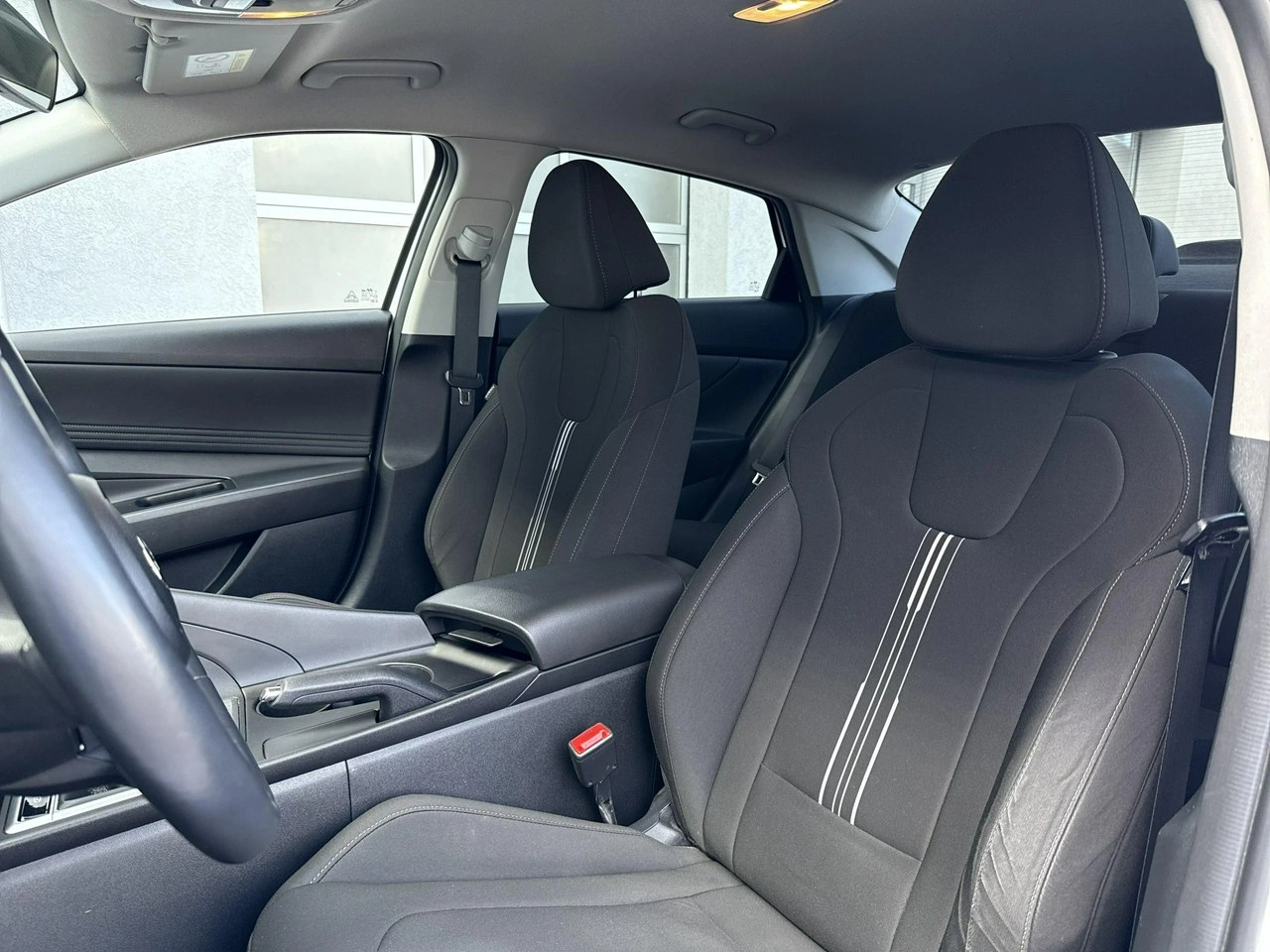 Hyundai Elantra - Zdjęcie 24