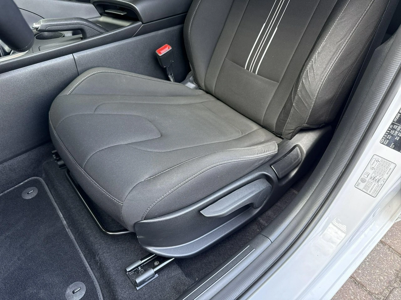 Hyundai Elantra - Zdjęcie 25