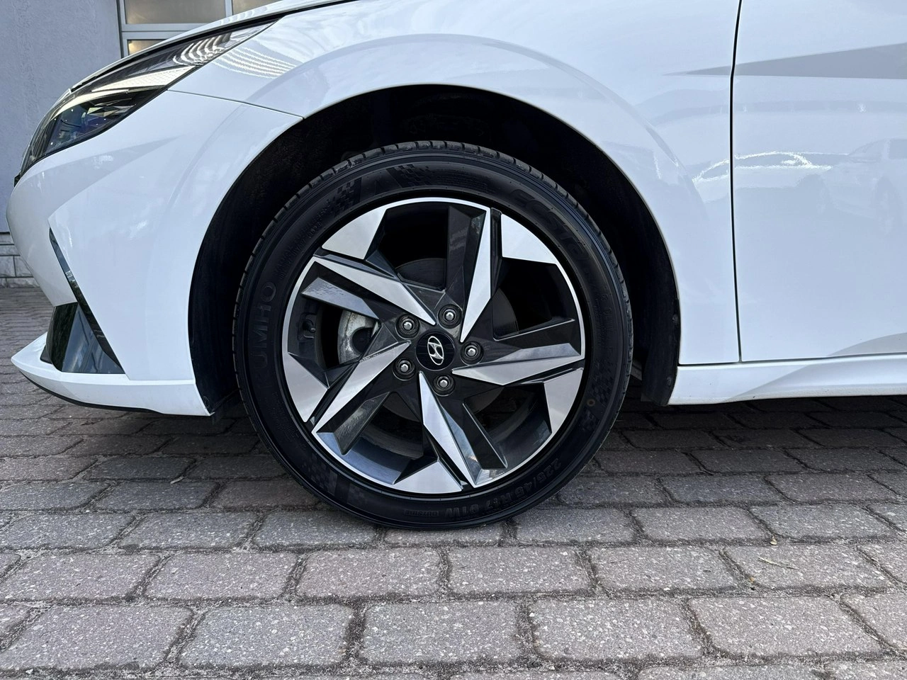 Hyundai Elantra - Zdjęcie 8