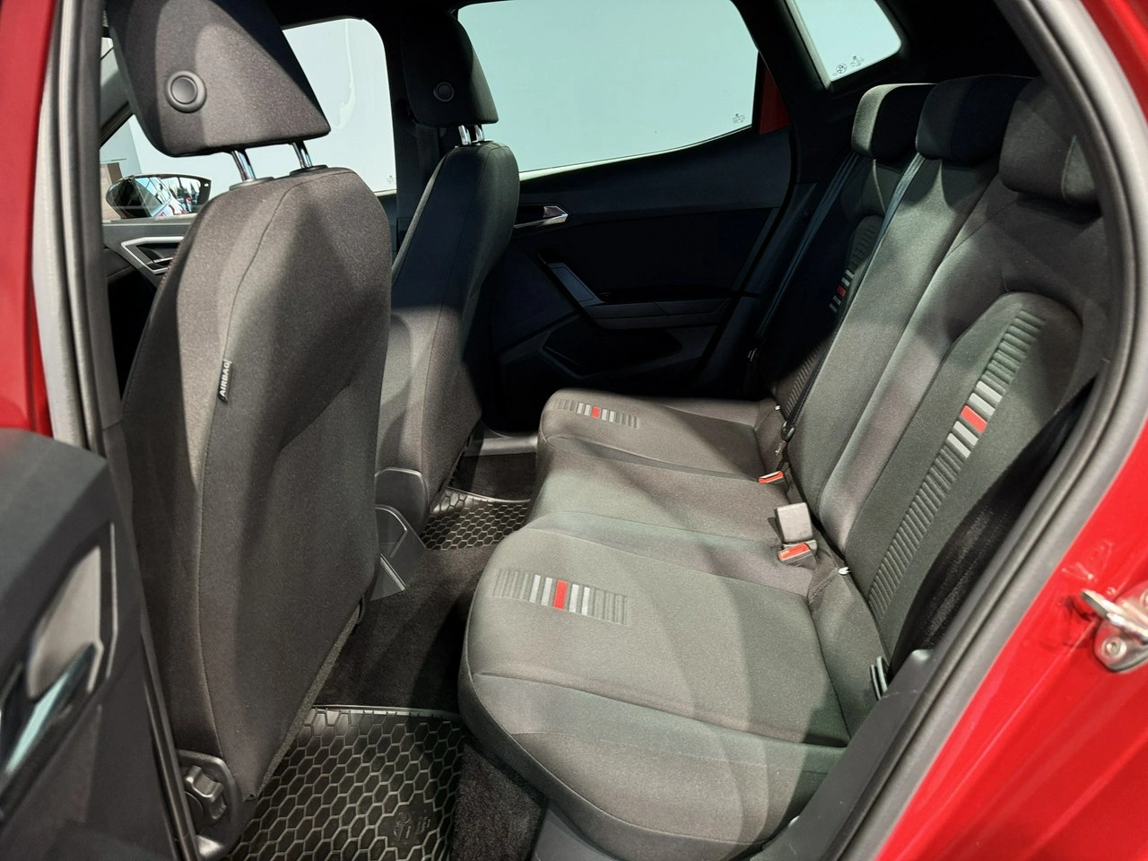 Seat Arona - Zdjęcie 12