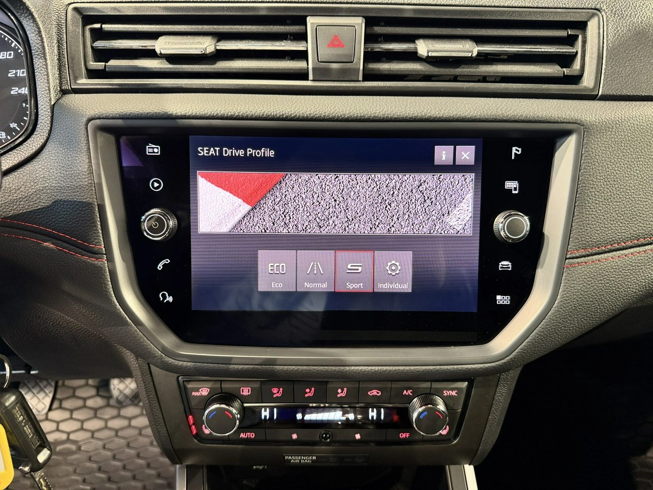 Seat Arona - Zdjęcie 21