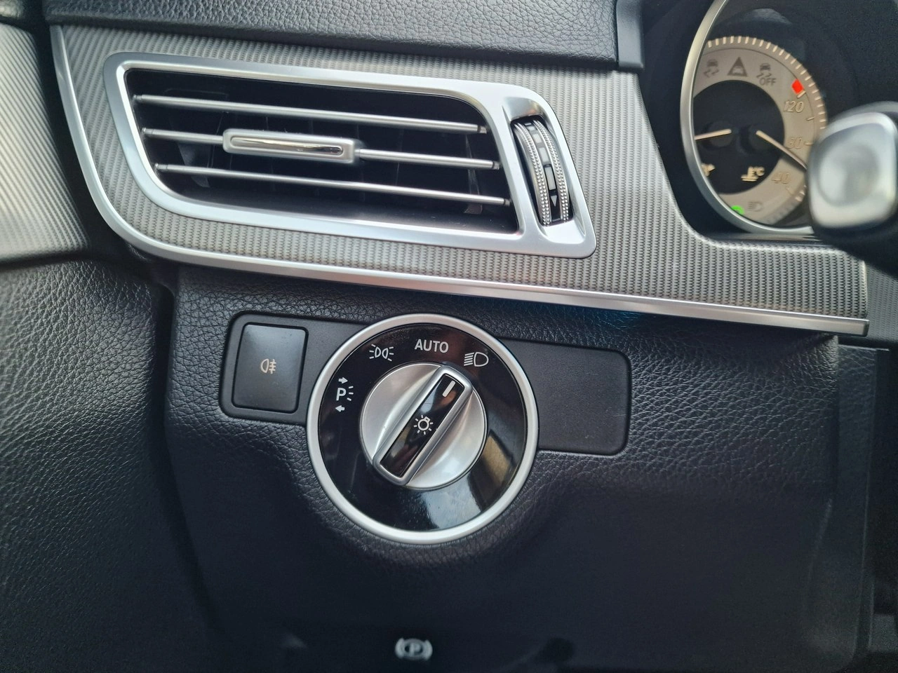 Mercedes E 200 - Zdjęcie 33