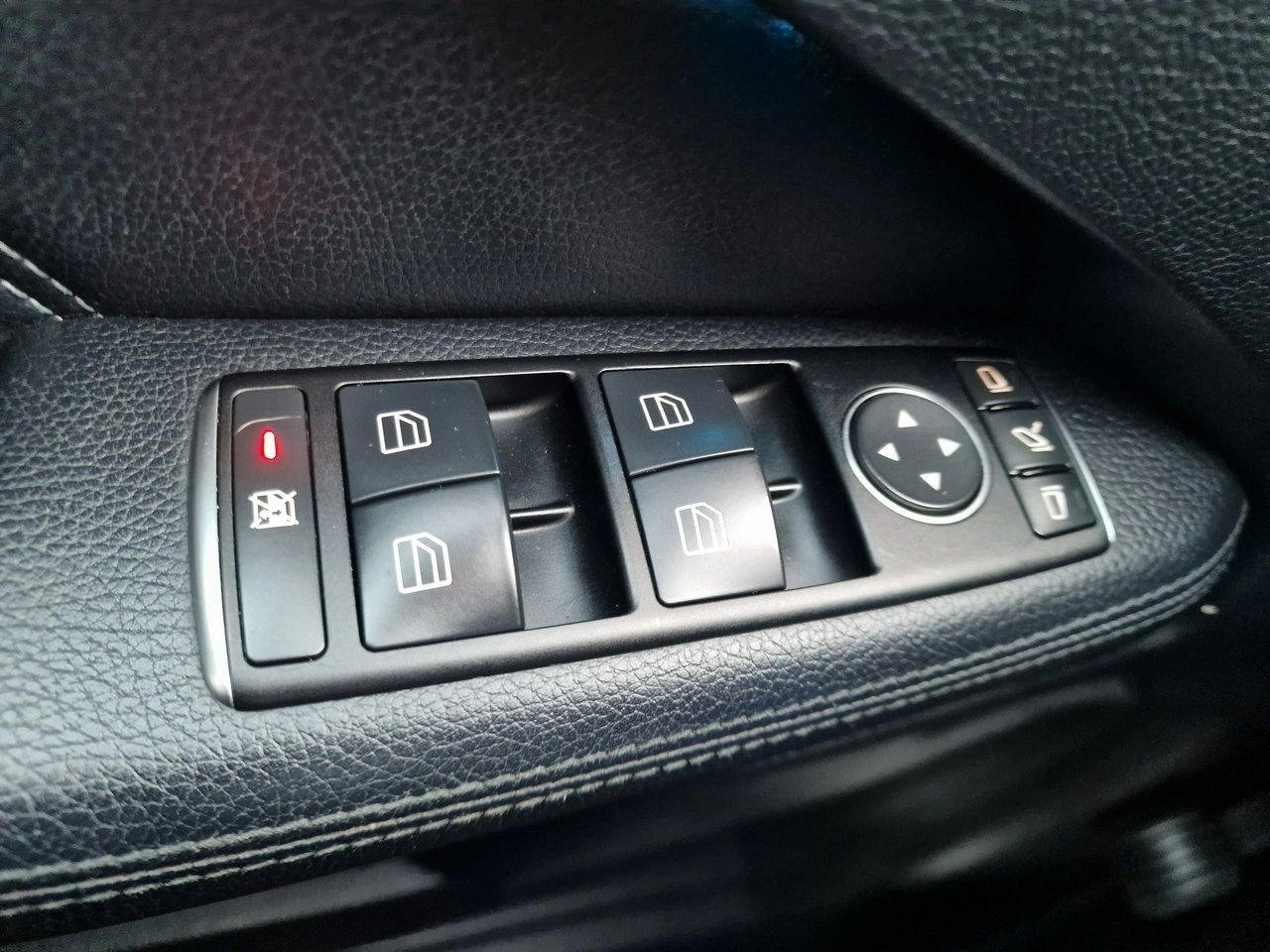 Mercedes E 200 - Zdjęcie 34