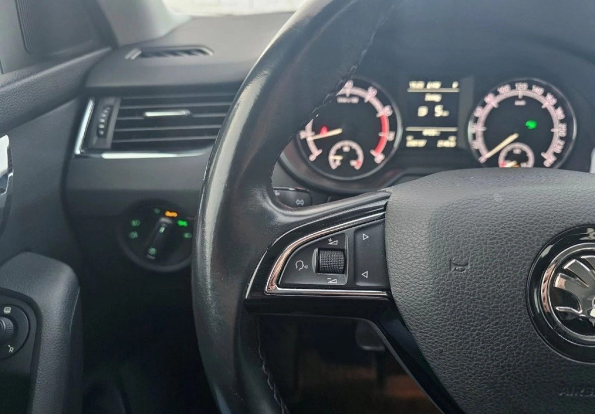 Skoda Octavia - Zdjęcie 16