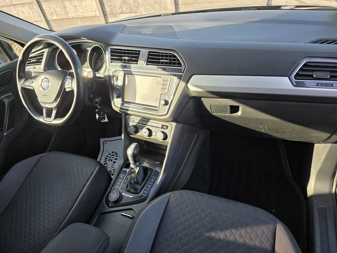 Volkswagen Tiguan - Zdjęcie 24