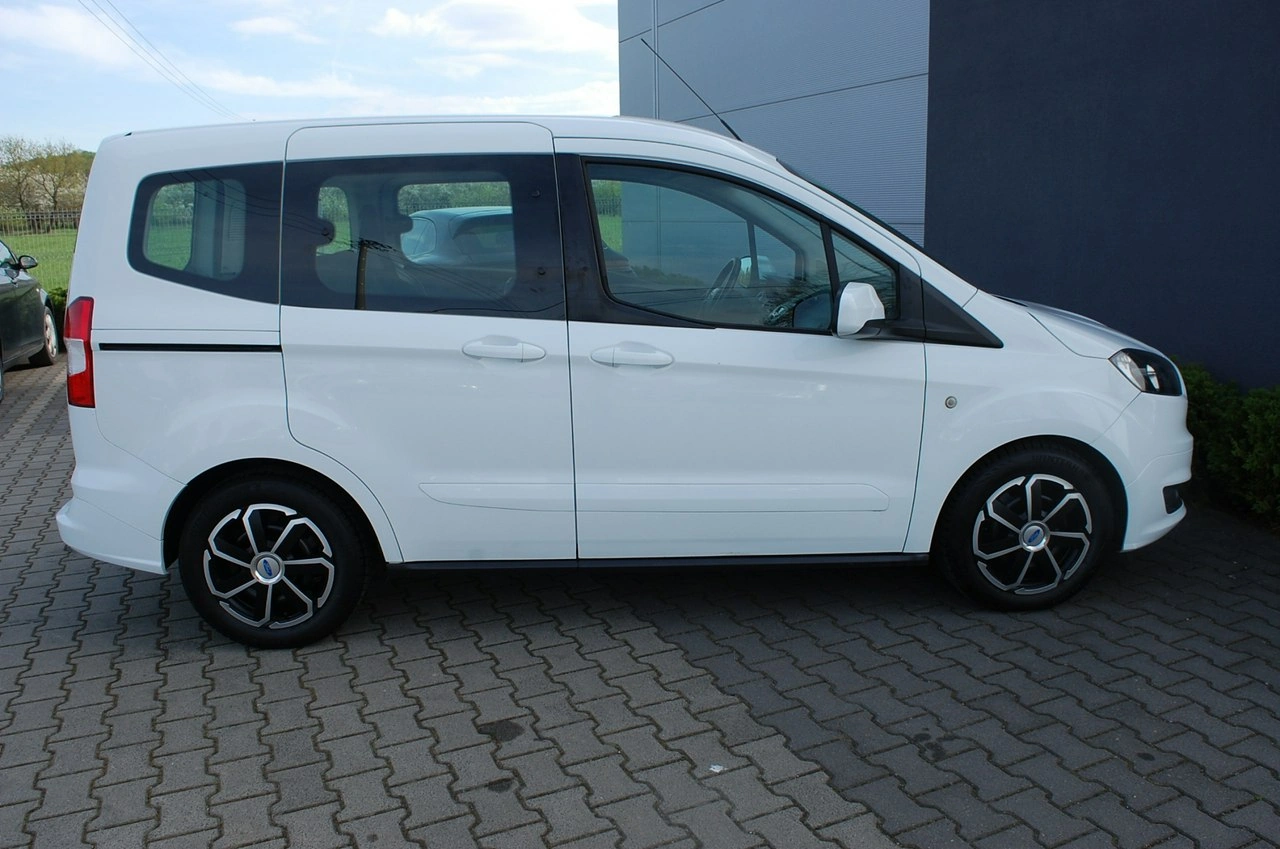 Ford Tourneo Courier - Zdjęcie 16