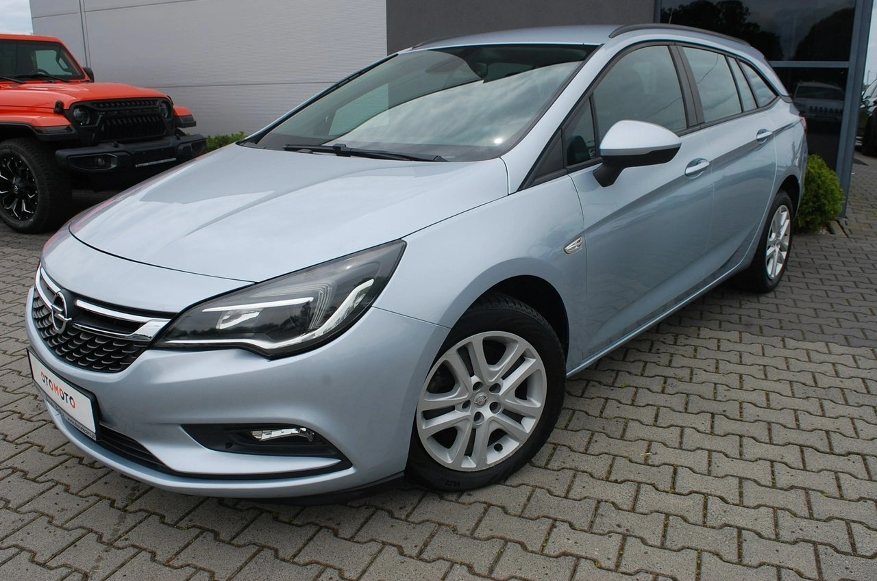 Opel Astra - Zdjęcie 10
