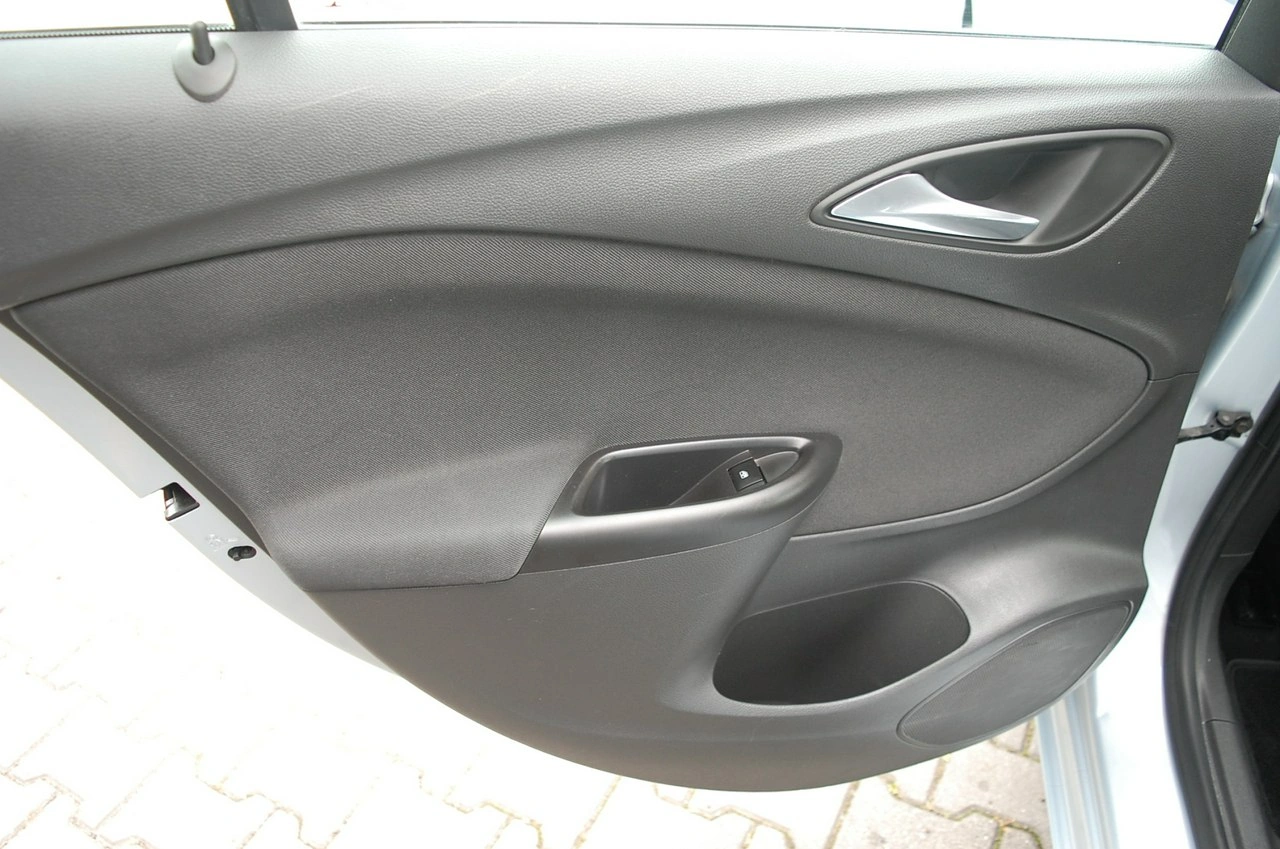 Opel Astra - Zdjęcie 29