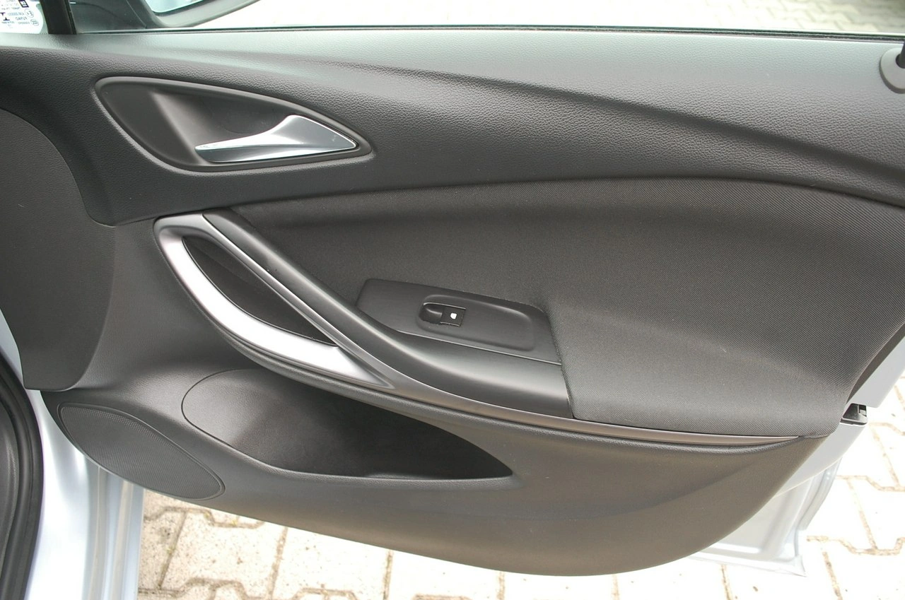 Opel Astra - Zdjęcie 30