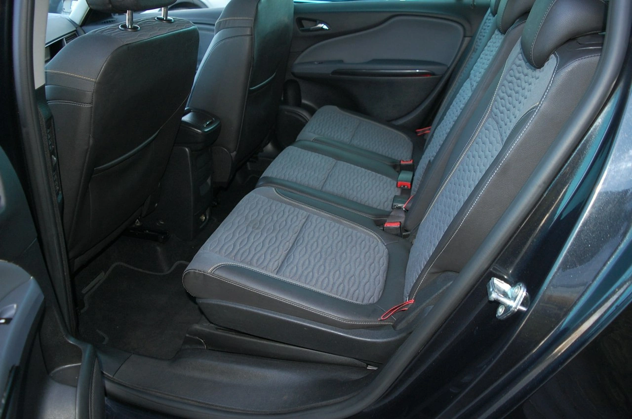 Opel Zafira - Zdjęcie 29