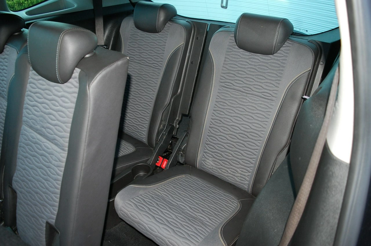 Opel Zafira - Zdjęcie 30