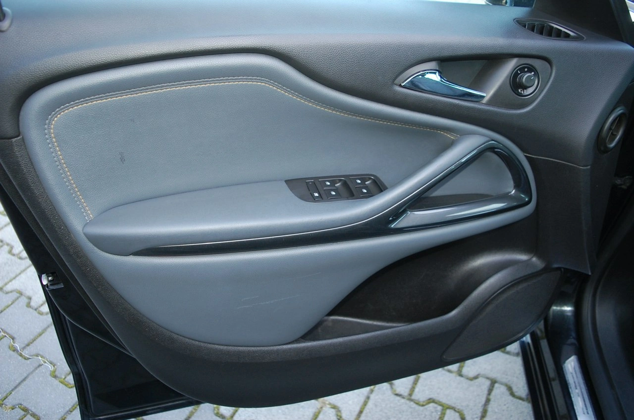 Opel Zafira - Zdjęcie 31
