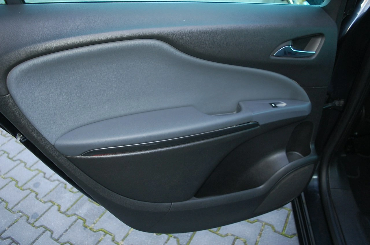 Opel Zafira - Zdjęcie 32