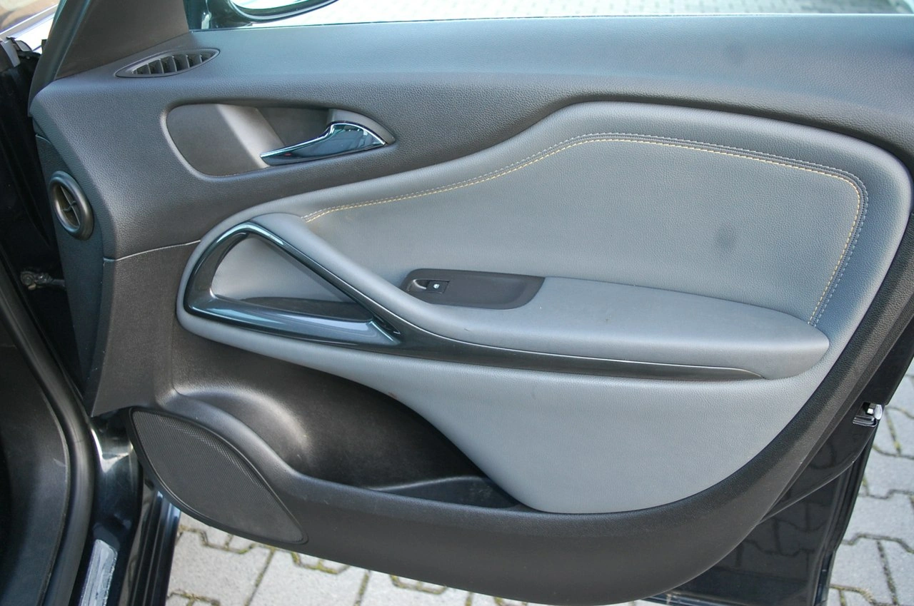 Opel Zafira - Zdjęcie 33