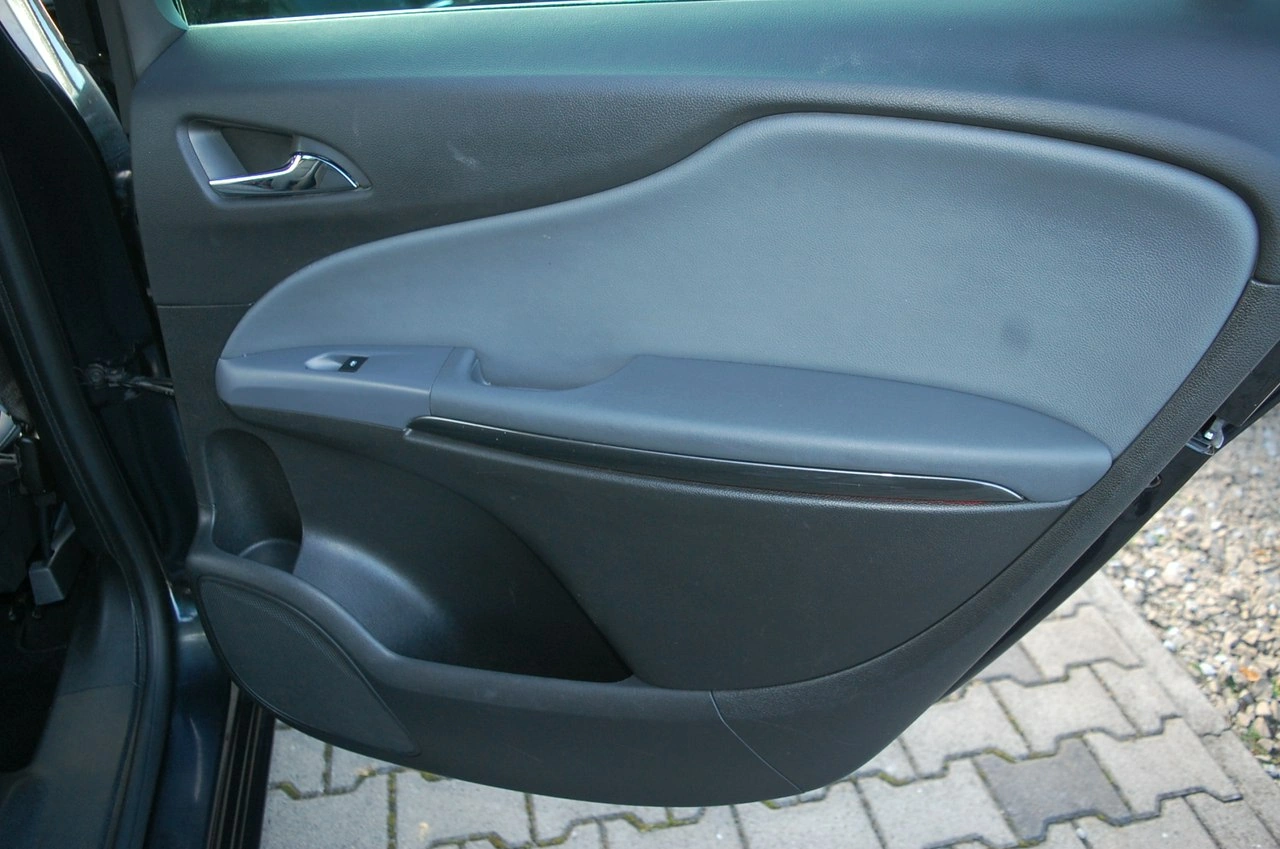 Opel Zafira - Zdjęcie 34