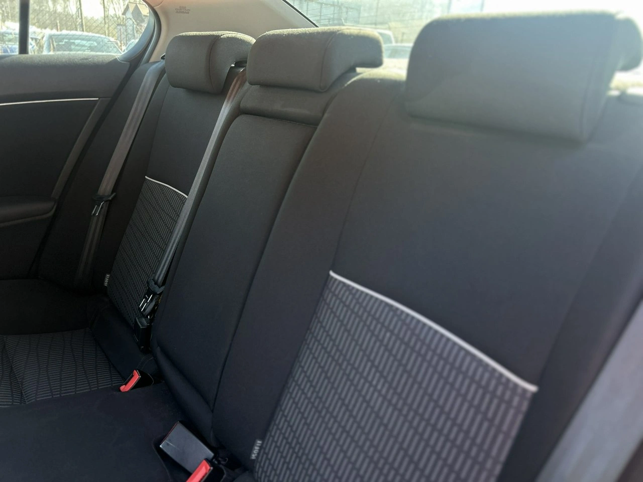 Toyota Avensis - Zdjęcie 10