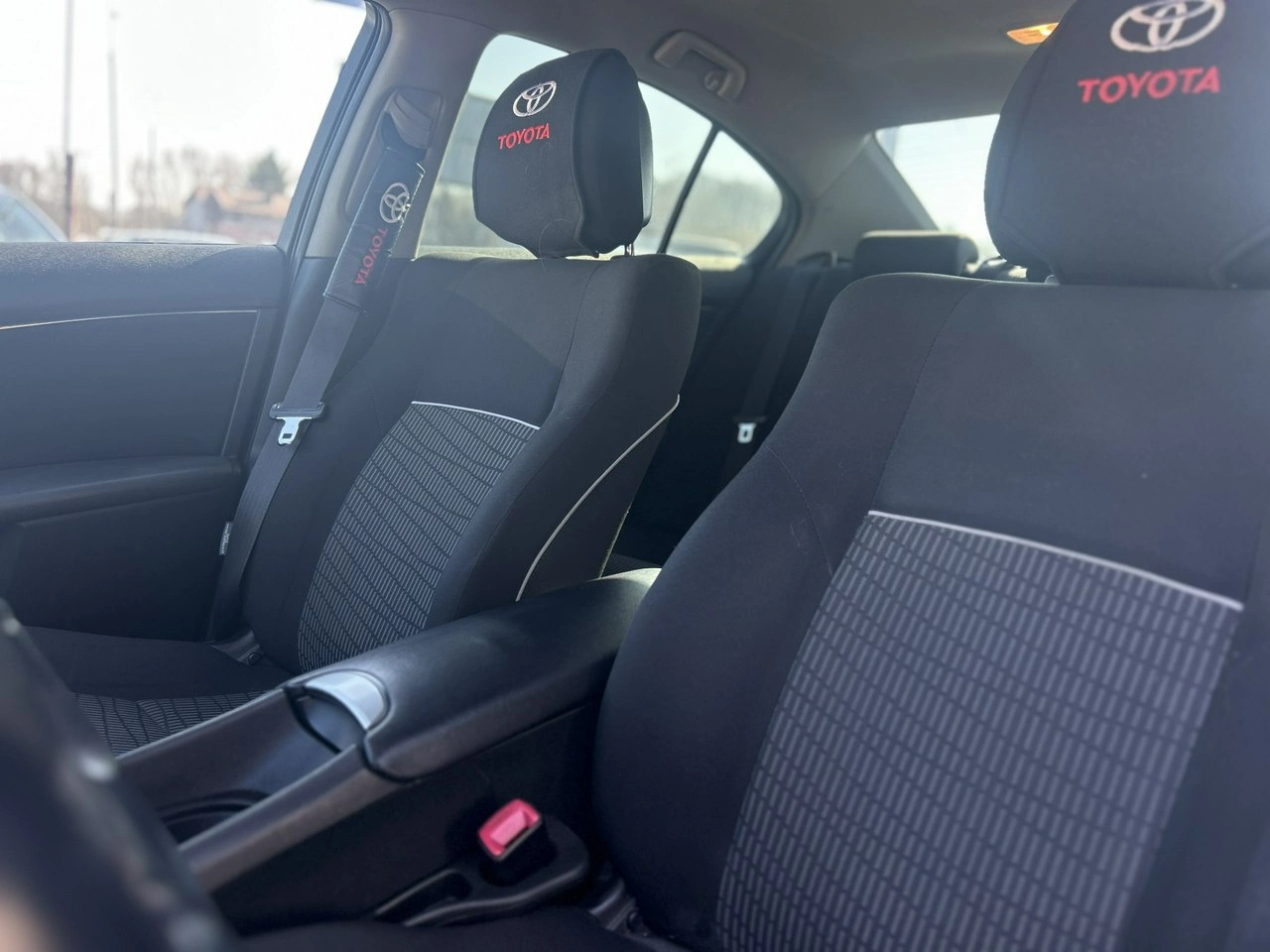 Toyota Avensis - Zdjęcie 8