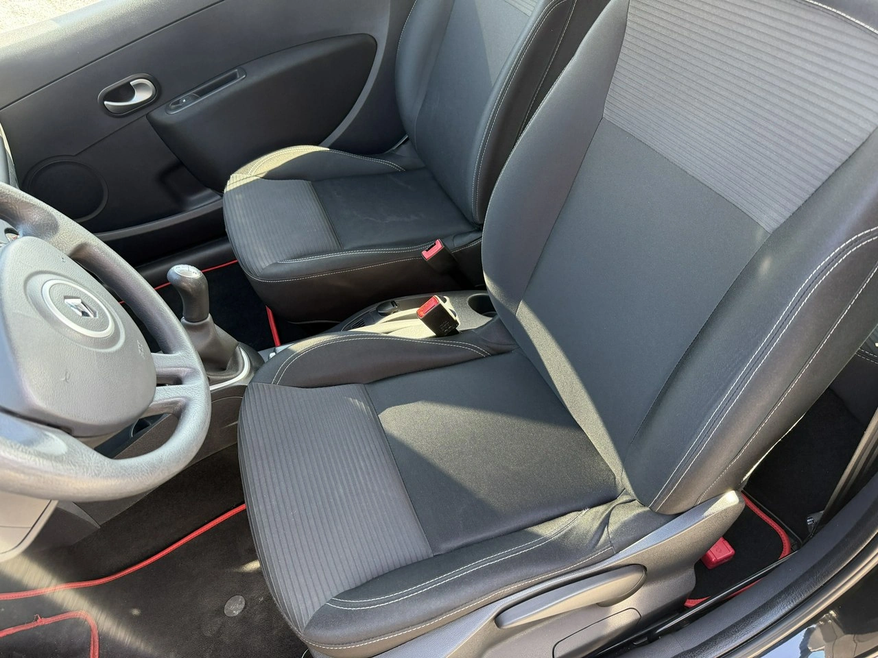 Renault Clio - Zdjęcie 12