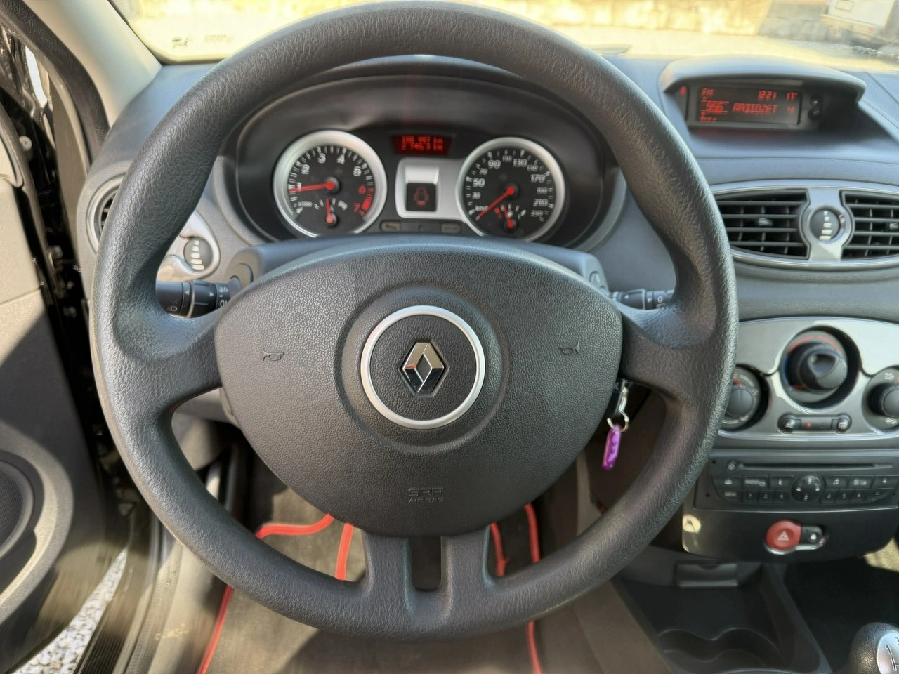 Renault Clio - Zdjęcie 16