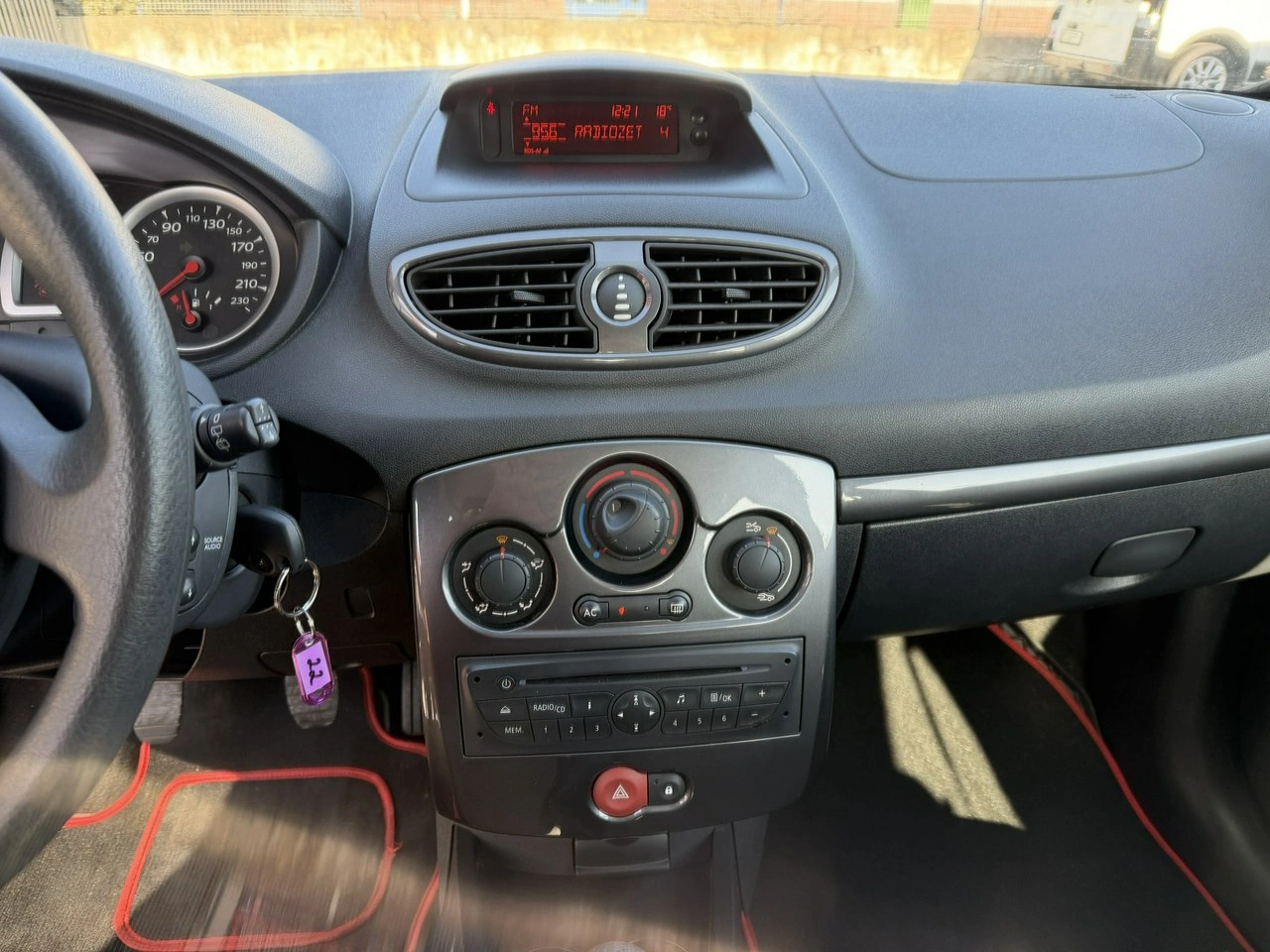 Renault Clio - Zdjęcie 19