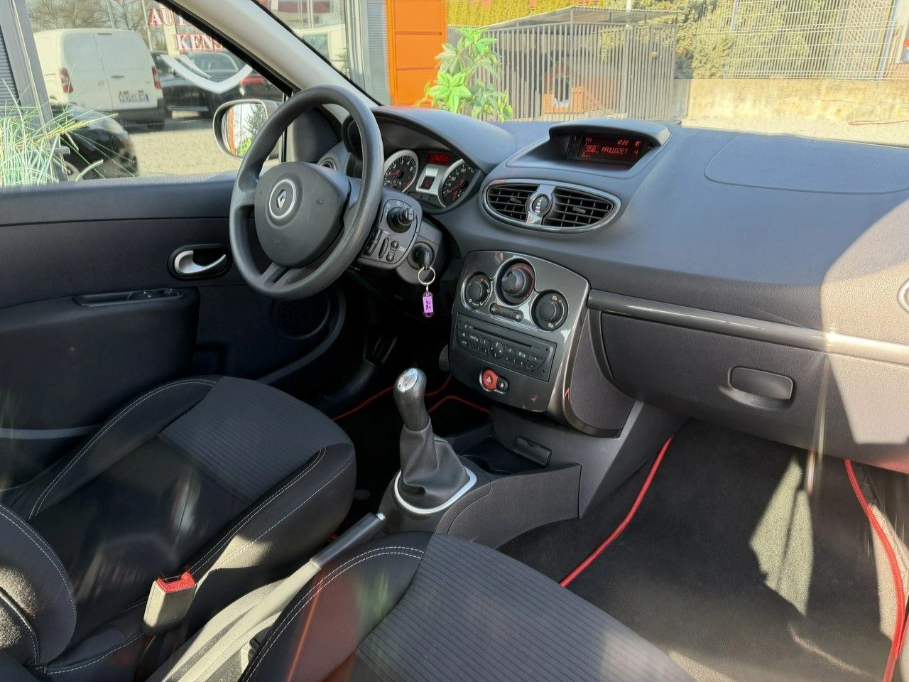 Renault Clio - Zdjęcie 24